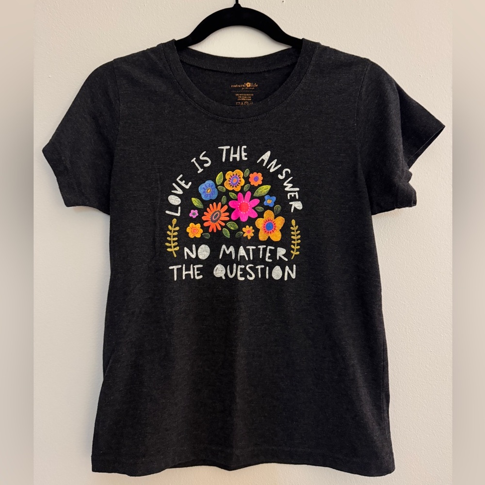 Natural Life t-shirt. Size SMALL